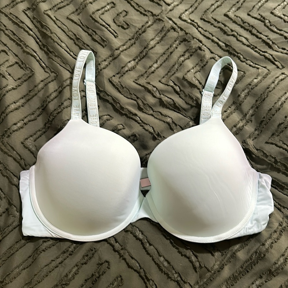 T-shirt VS bra